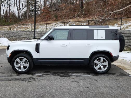 Fuji White 2024 Land Rover Defender P300