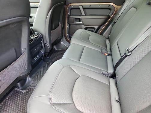 Gondwana Stone 2026 Land Rover Defender P400 X-Dynamic SE