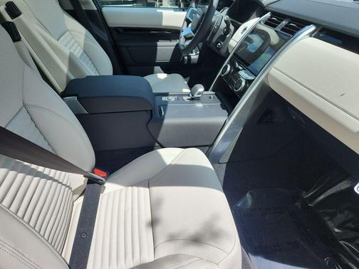 2025 Land Rover Discovery P300 S