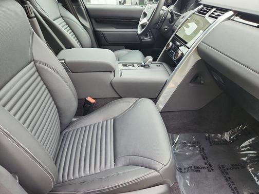 2025 Land Rover Discovery P300 S