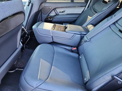 Obsidian Black Satin 2026 Land Rover Range Rover P615 SV