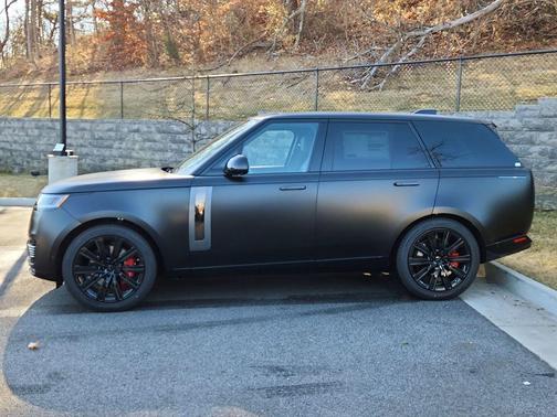 Obsidian Black Satin 2026 Land Rover Range Rover P615 SV