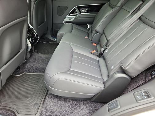 Sunset Gold In Gloss Finish 2026 Land Rover Range Rover P400 SE 7 Seat