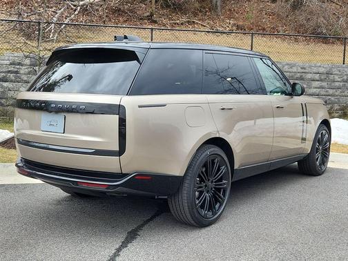 Sunset Gold In Gloss Finish 2026 Land Rover Range Rover P400 SE 7 Seat