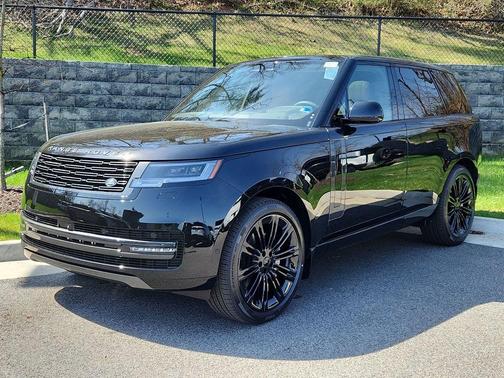 Santorini Black 2026 Land Rover Range Rover P400 SE