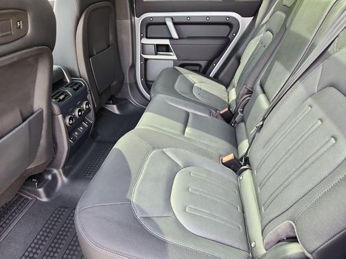 Hakuba Silver 2021 Land Rover Defender 110 X-Dynamic SE