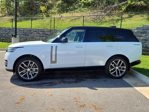 Fuji White 2025 Land Rover Range Rover P550e SE