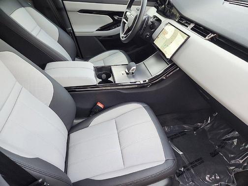 Ostuni Pearl White 2025 Land Rover Range Rover Evoque Dynamic SE
