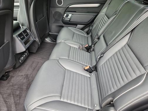 Hakuba Silver 2022 Land Rover Discovery P360 R-Dynamic S