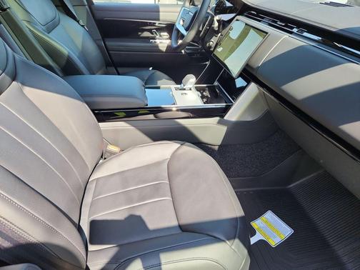 Santorini Black 2026 Land Rover Range Rover P530 SE