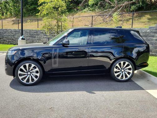 Santorini Black 2025 Land Rover Range Rover P400 SE