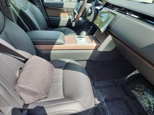 Santorini Black 2025 Land Rover Range Rover P400 SE