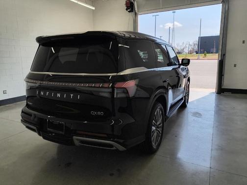 2025 INFINITI QX80 Luxe