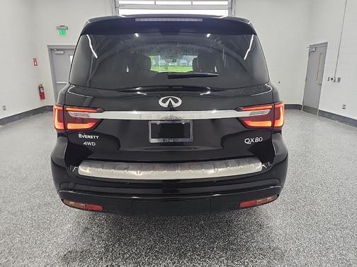 2021 INFINITI QX80 Luxe