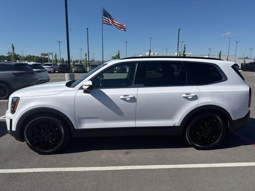 Glacial White Pearl 2021 Kia Telluride SX