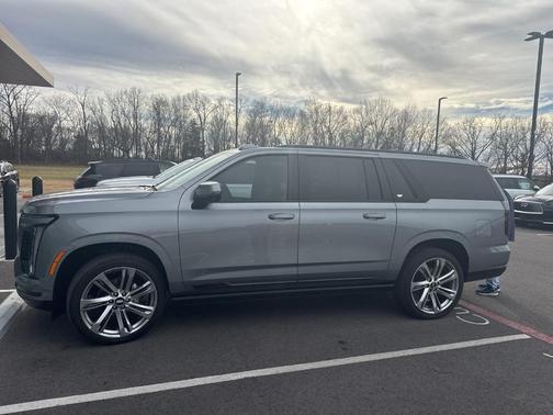 2025 Cadillac Escalade ESV Sport