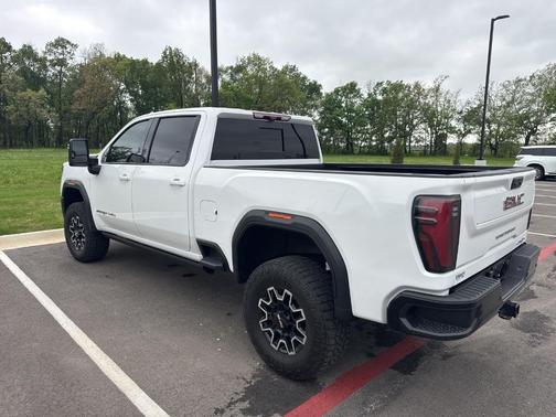 Summit White 2024 GMC Sierra 2500 AT4X