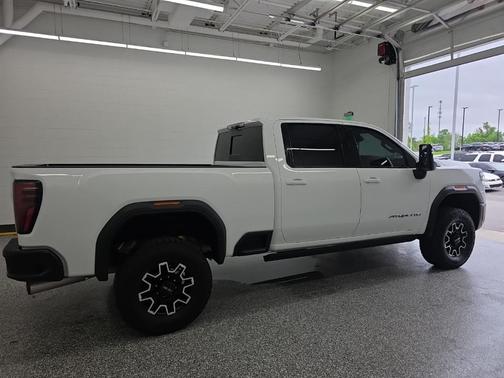 Summit White 2024 GMC Sierra 2500 AT4X