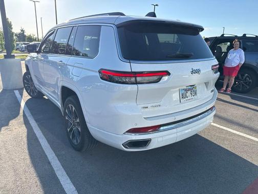 Bright White Clearcoat 2023 Jeep Grand Cherokee L Overland