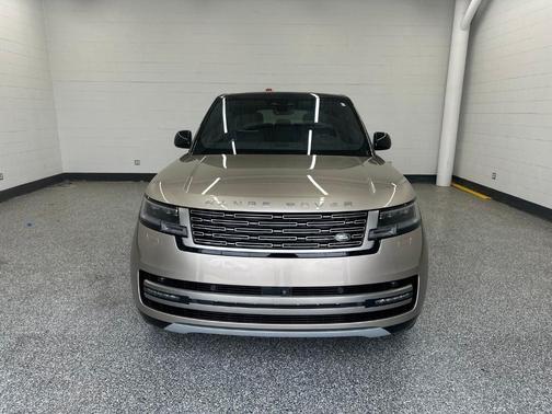 Batumi Gold 2025 Land Rover Range Rover P530 SE