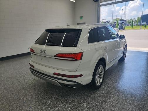 2025 Audi Q7 55 Premium Plus