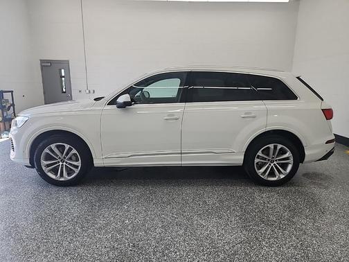 2025 Audi Q7 55 Premium Plus