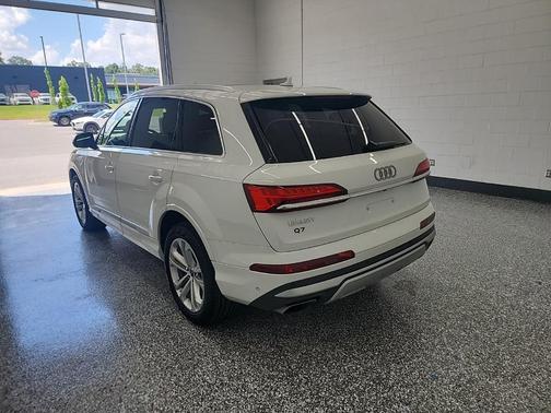 2025 Audi Q7 55 Premium Plus