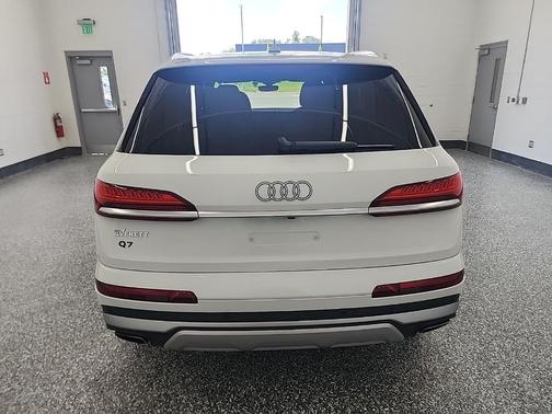 2025 Audi Q7 55 Premium Plus