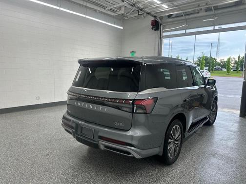 Metal 2026 INFINITI QX80 Luxe
