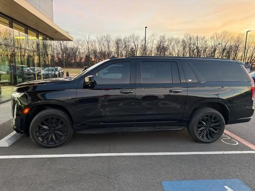 2023 Cadillac Escalade ESV Premium Luxury
