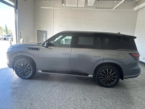 Metal 2027 INFINITI QX80 AUTOGRAPH