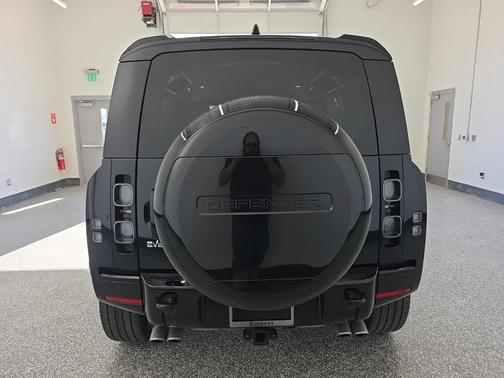 2024 Land Rover Defender P525 V8