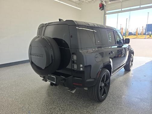 2024 Land Rover Defender P525 V8