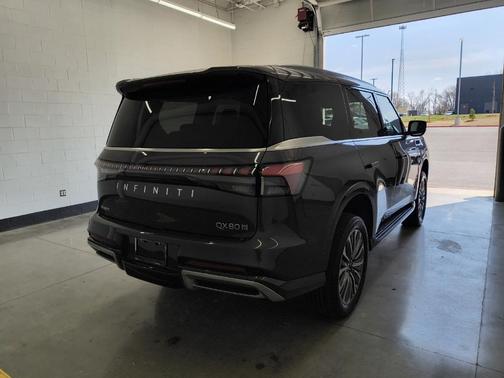 2025 INFINITI QX80 Luxe