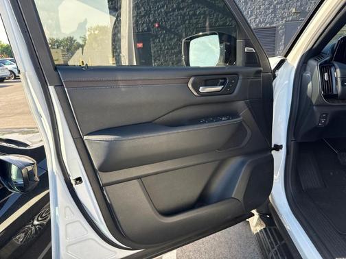 Aspen White 2025 Nissan Armada SL