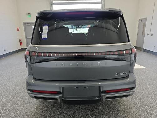 Dynamic Metal 2026 INFINITI QX80 Luxe