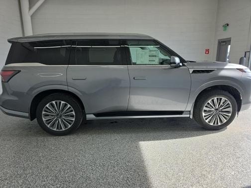 Dynamic Metal 2026 INFINITI QX80 Luxe