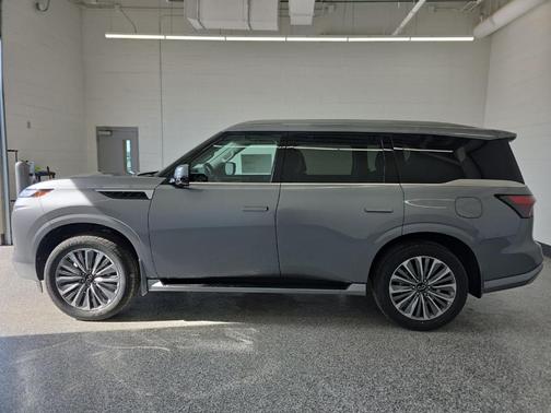 Dynamic Metal 2026 INFINITI QX80 Luxe