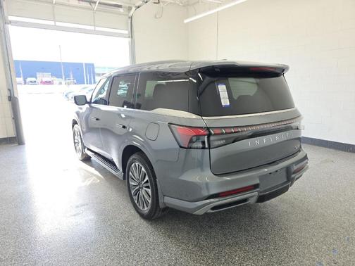 Dynamic Metal 2026 INFINITI QX80 Luxe