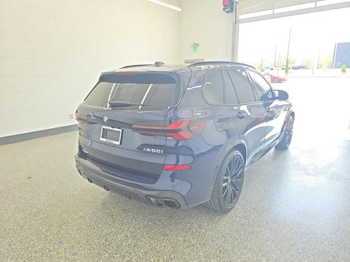Tanzanite Blue II Metallic 2025 BMW X5 M60i