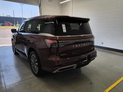 2025 INFINITI QX80 Luxe