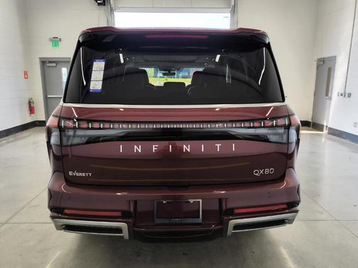 2025 INFINITI QX80 Luxe