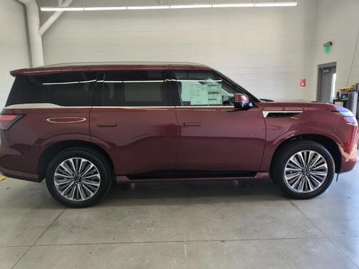 2025 INFINITI QX80 Luxe