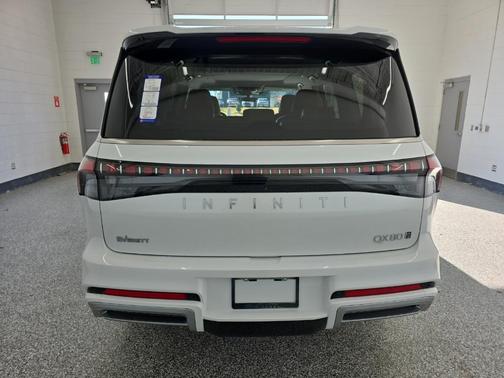 2026 INFINITI QX80 Luxe