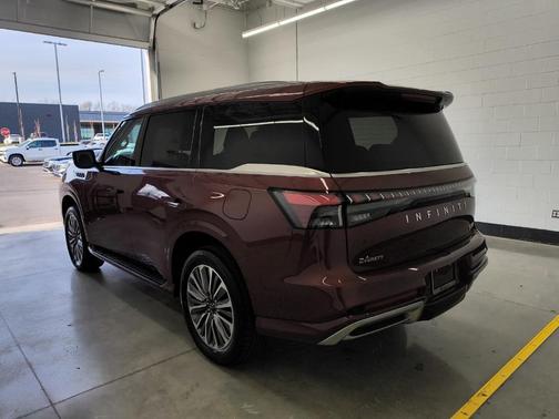 2025 INFINITI QX80 Luxe
