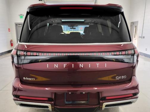 2025 INFINITI QX80 Luxe