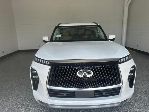 Radiant White 2027 INFINITI QX80 Luxe