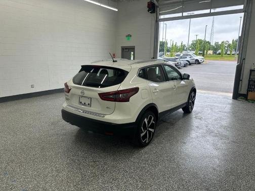 White 2022 Nissan Rogue Sport SL