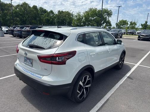 White 2022 Nissan Rogue Sport SL