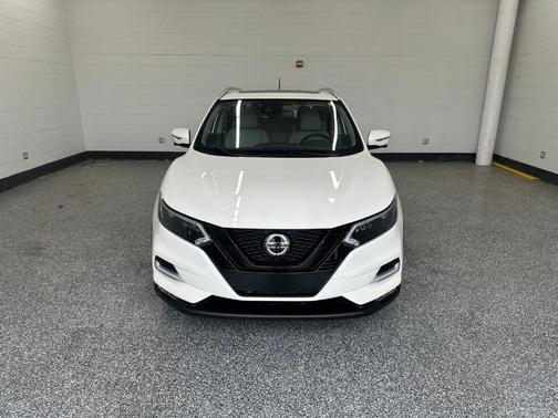 White 2022 Nissan Rogue Sport SL